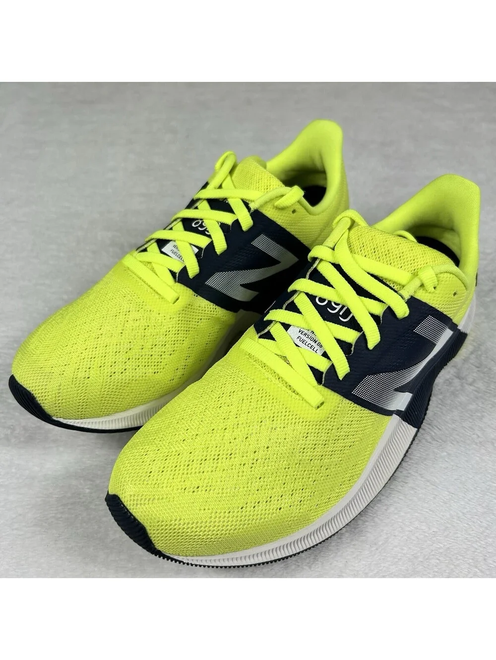 New Balance Women’s 890 V8 Running Shoes Size 7.5 Neon Yellow Walking Sneakers